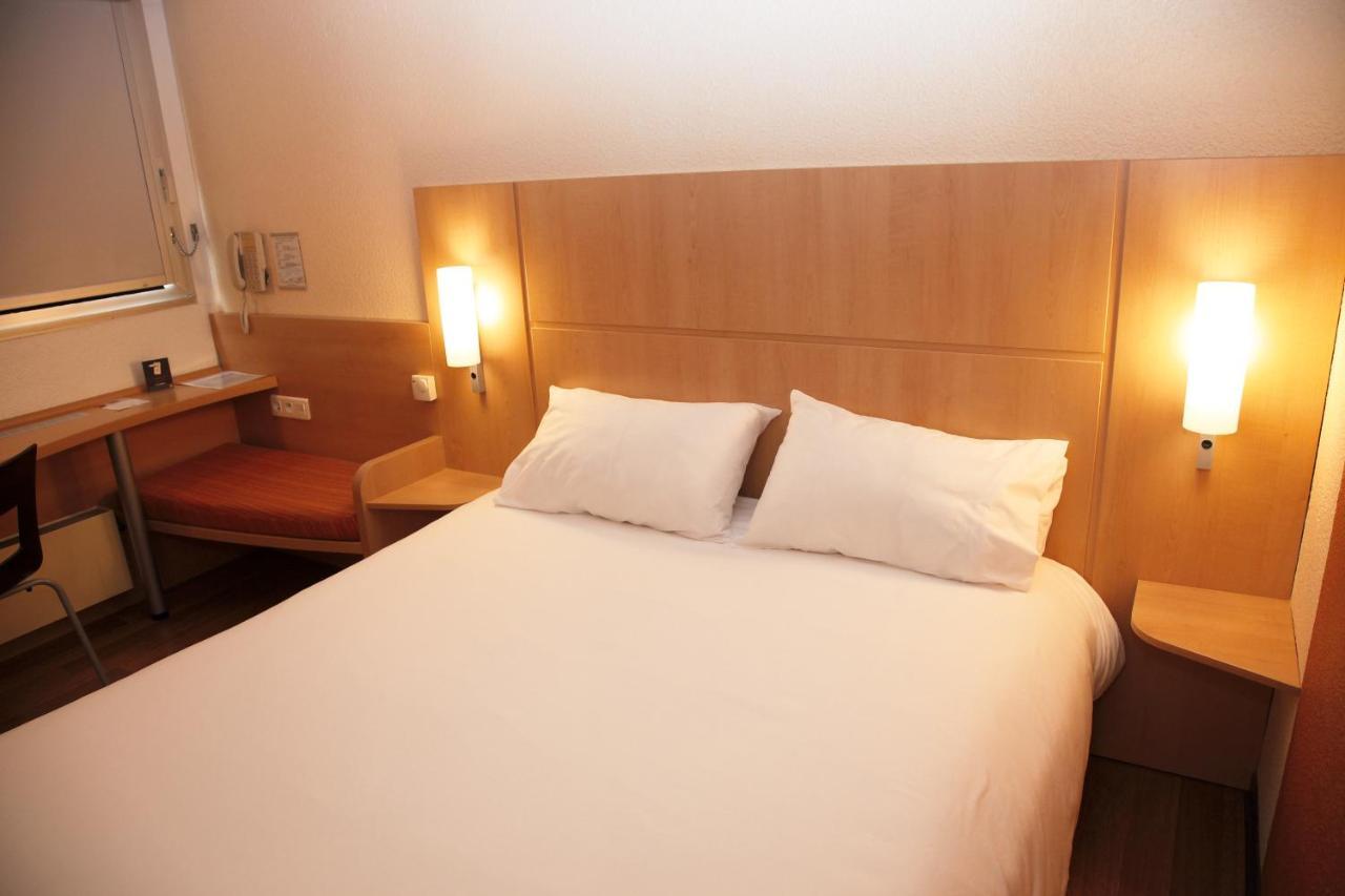 Ibis Les Etangs Des Moines Hotel Fourmies Exterior foto