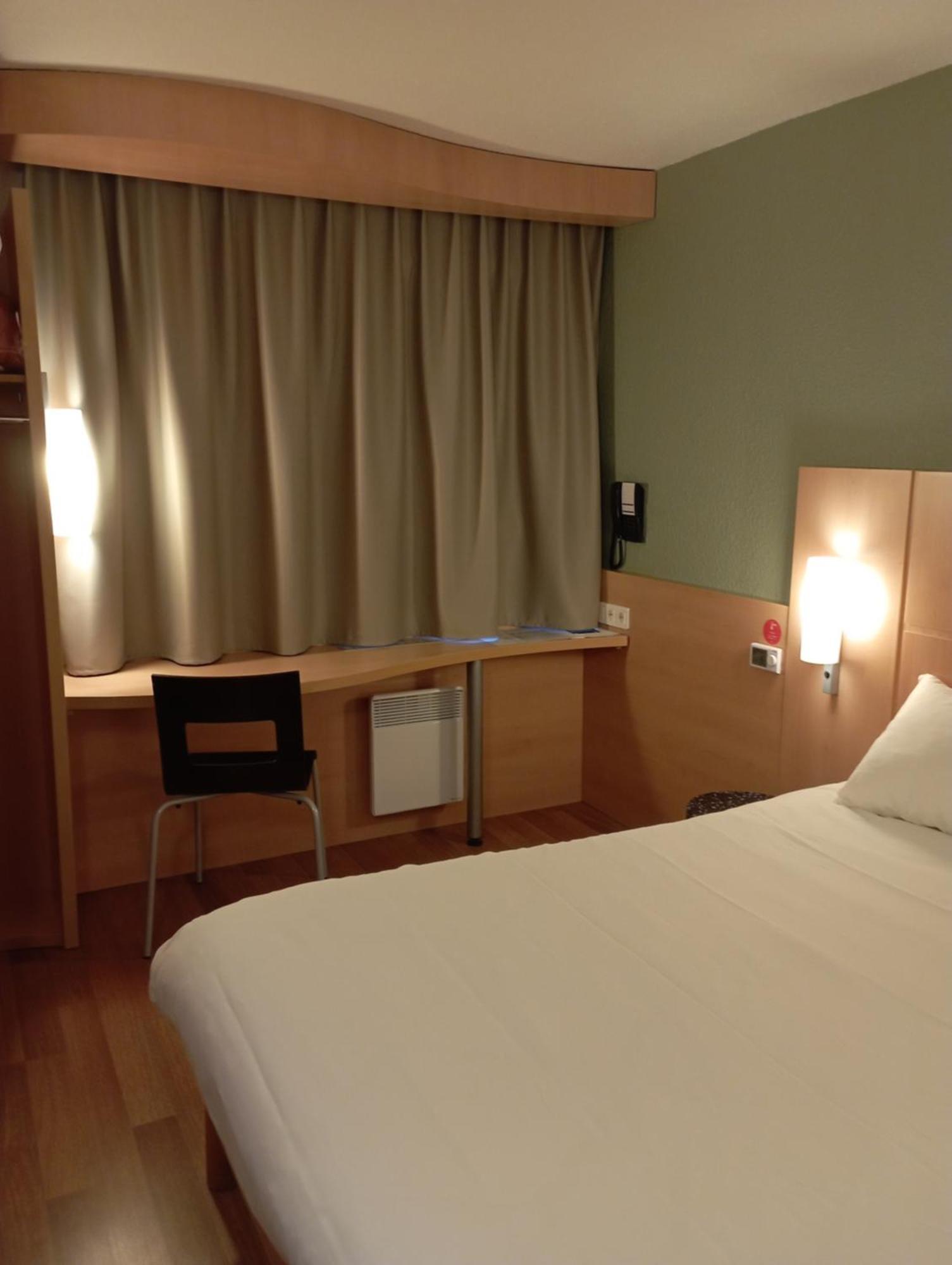 Ibis Les Etangs Des Moines Hotel Fourmies Exterior foto