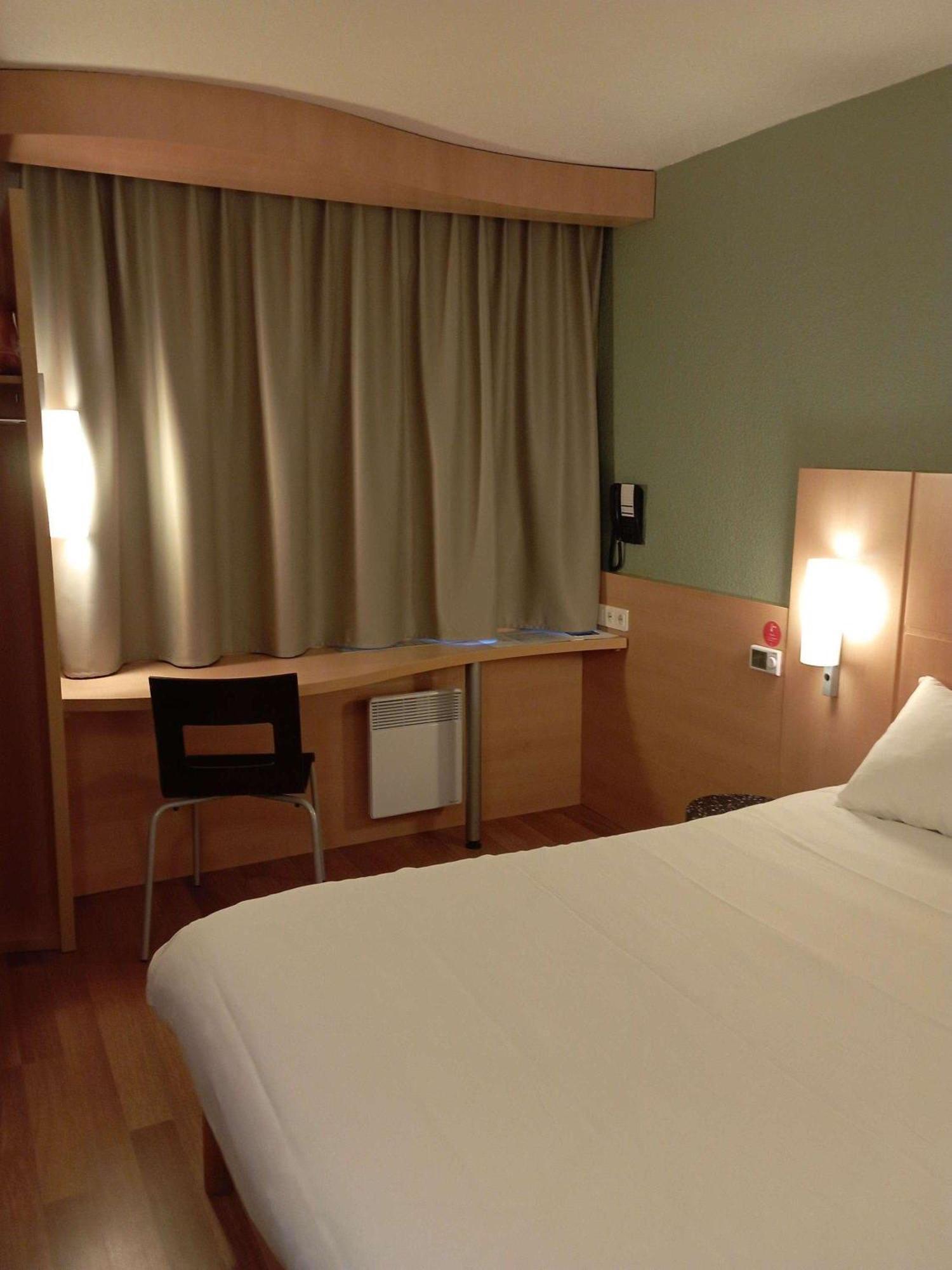 Ibis Les Etangs Des Moines Hotel Fourmies Exterior foto